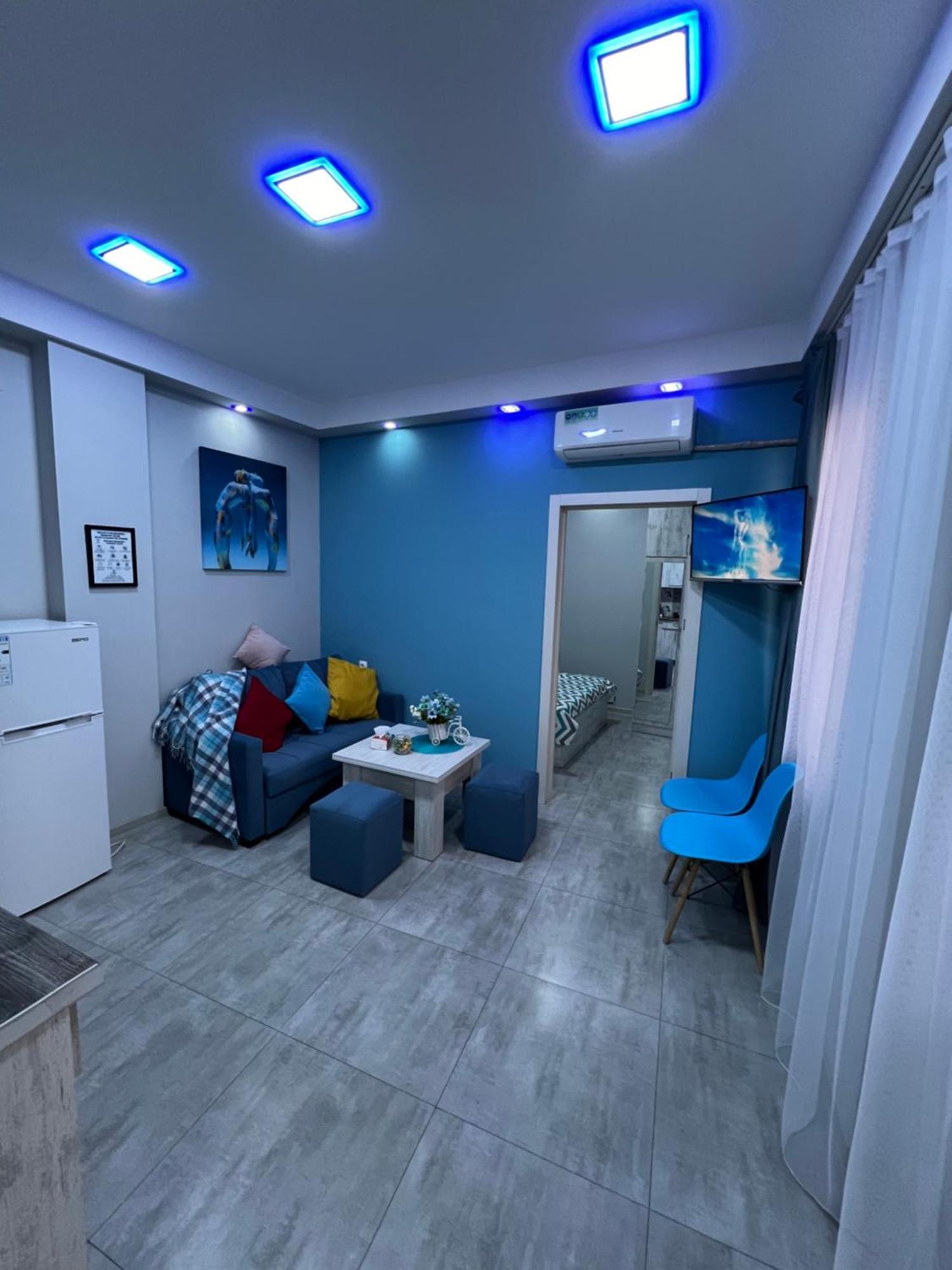 Cool Blue Interior Self Check In Appartement *