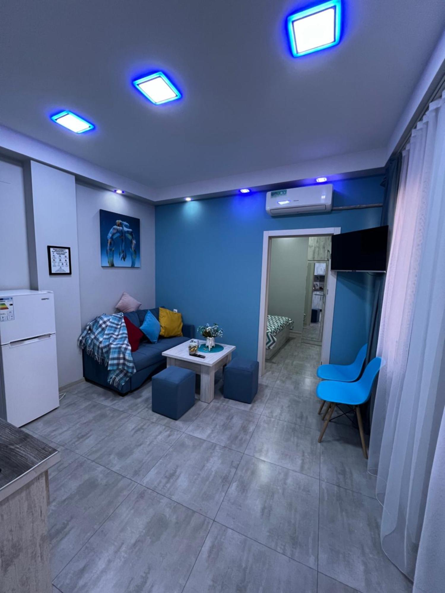Cool Blue Interior Self Check In Appartement Erévan